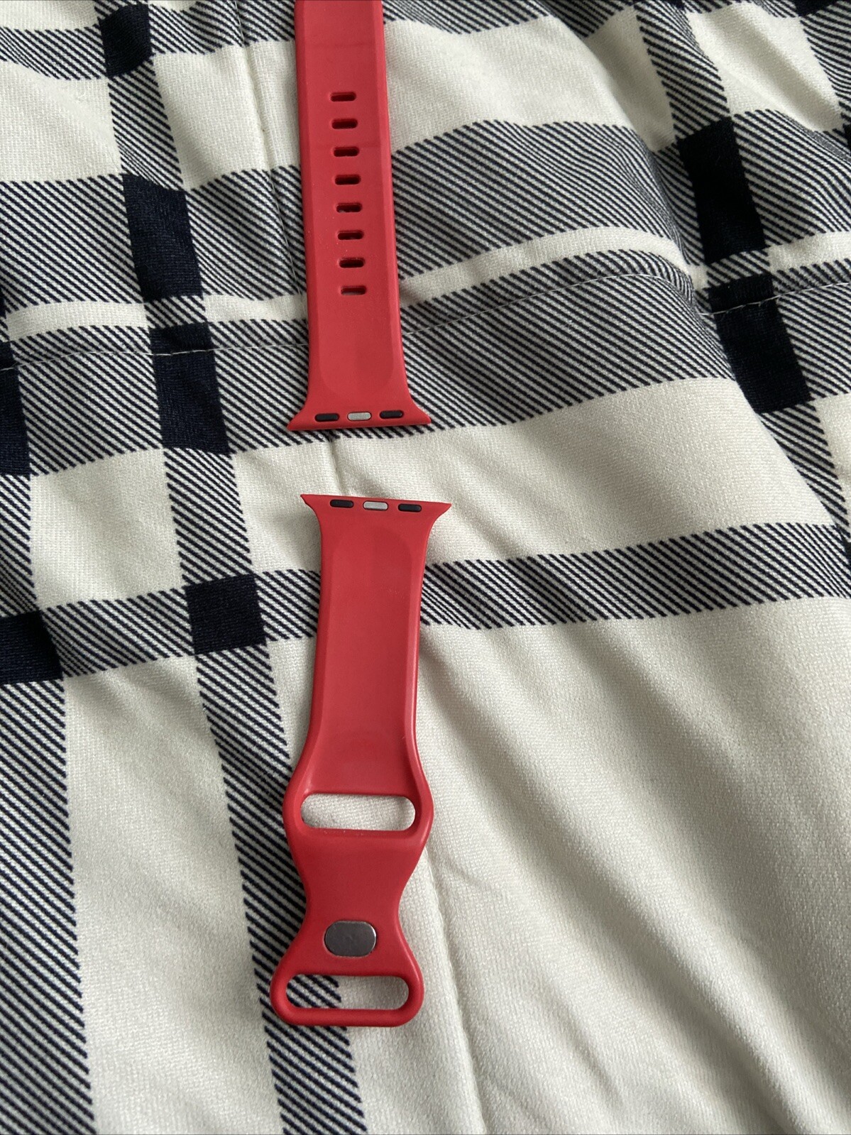 Red Women/Men Silicone Apple Watch Band(Red, 38/40/41mm S/M)