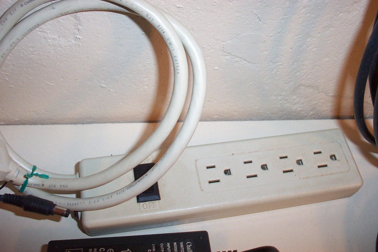 HUGE LOT for Electronics, CABLES, ADAPTERS VTG ANTENNA, AUDIO VIDEO, Speaker etc