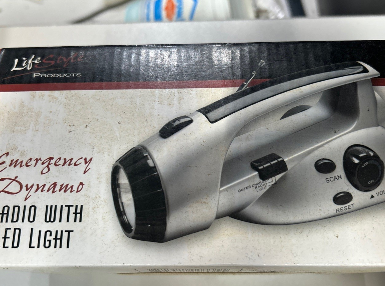 GDesign Solar Crank Dynamo Torch Radio (Grey)