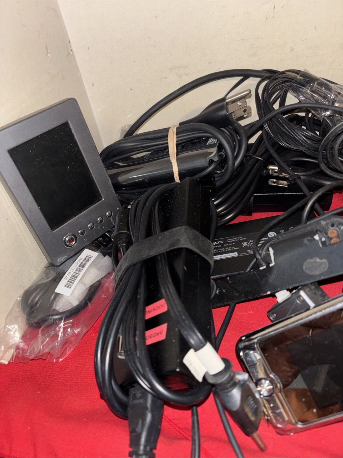Huge Estate Mixed Lot Electronic Stuff adapters transformer power supply-60126