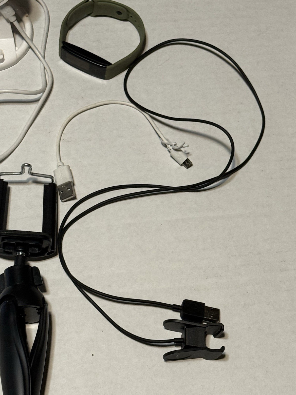 Lot electrical devices and charging cords ! as is