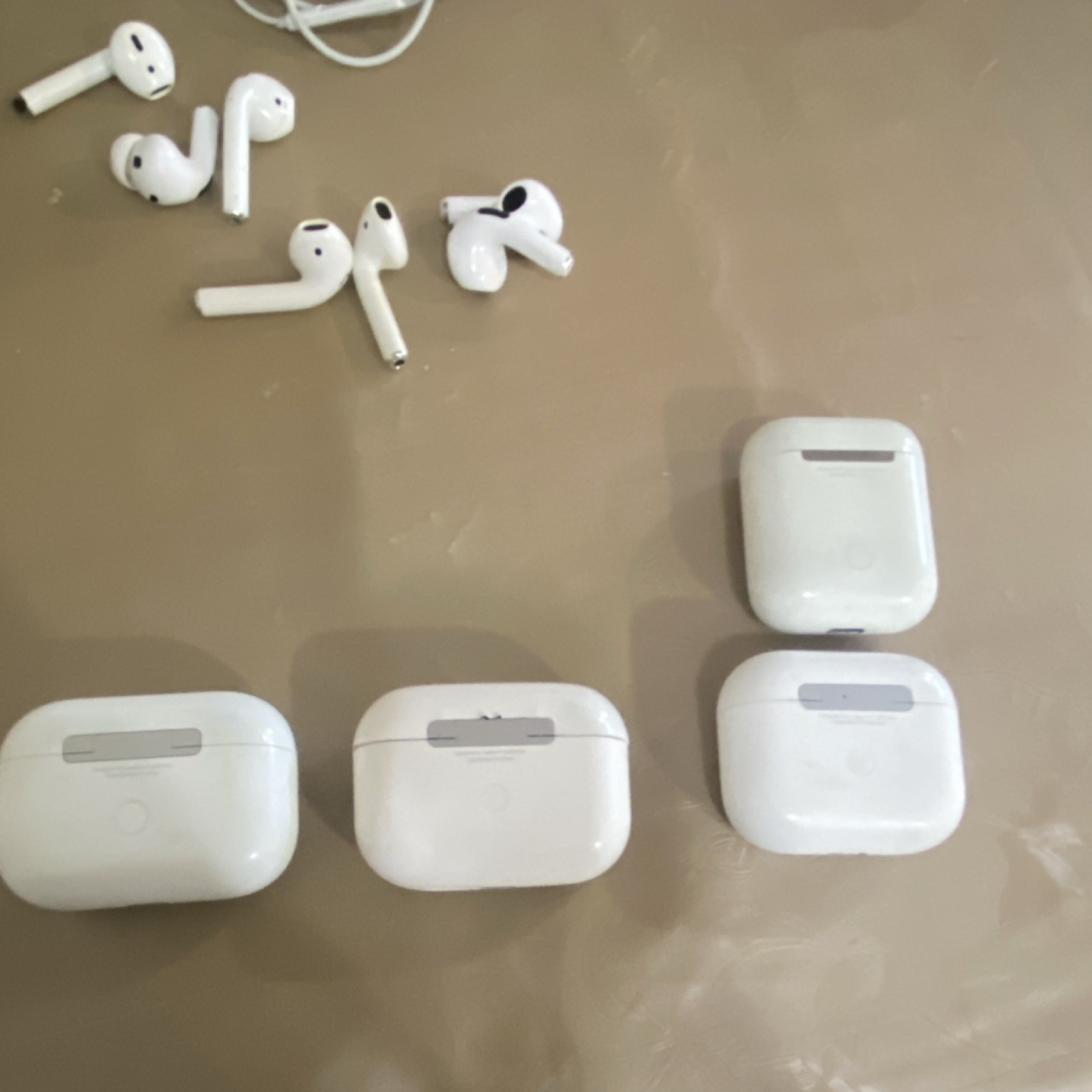 Apple Wireless Earbuds Mixed Lot with Charging Cases