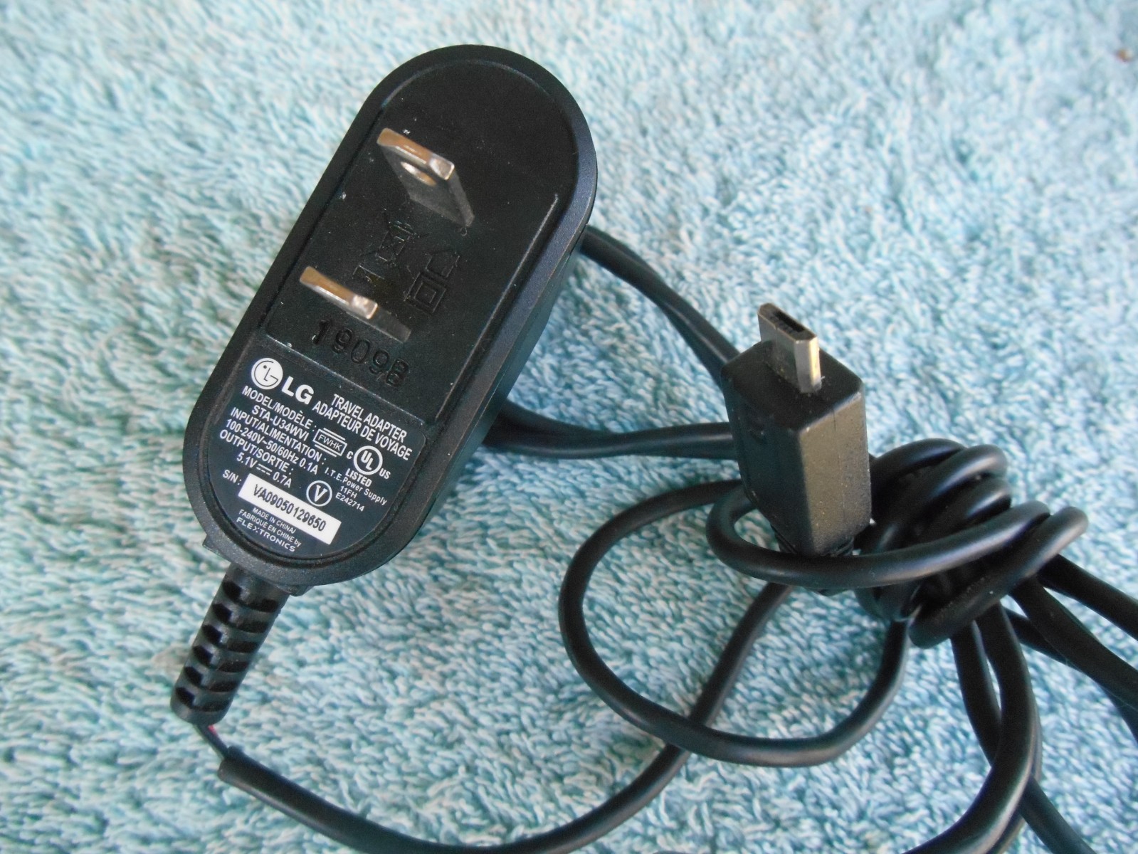 WHOLESALE LOT OF 11 ASSORTED 12 VOLT DC PLUG TRAVEL CHARGERS