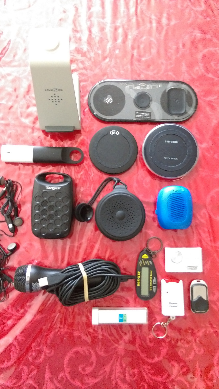 ELECTRONIC JUNK DRAWER LOT Wireless Chager Bluetooth Speakers In Ear Earbuds Mic