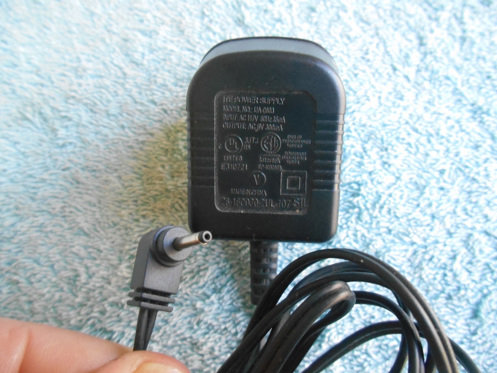 WHOLESALE LOT OF 11 ASSORTED 12 VOLT DC PLUG TRAVEL CHARGERS