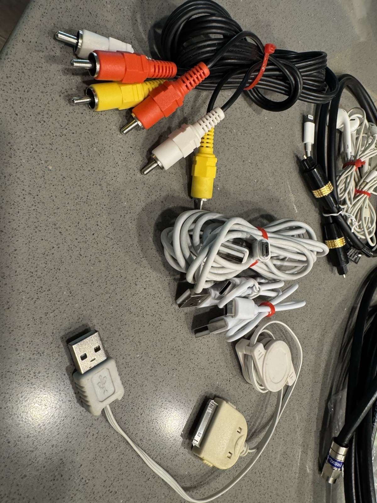 Mixed Lot AV & Computer Cables/Adapters HDMI USB Micro-USB Lightning RCA
