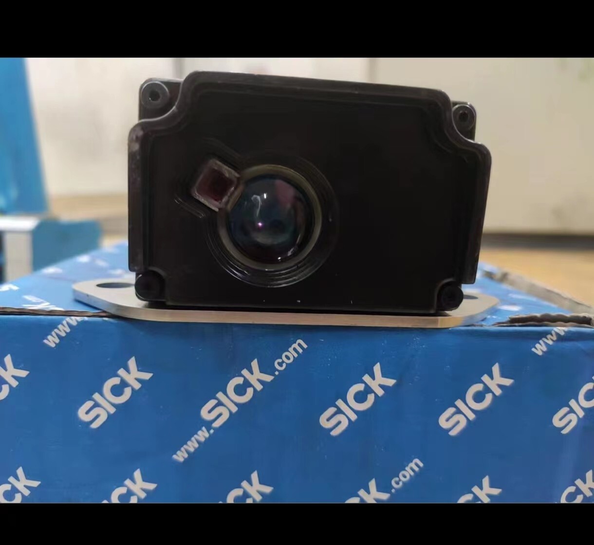 DT500-A611 1040467 SICK Laser ranging sensor brand new IN BOX