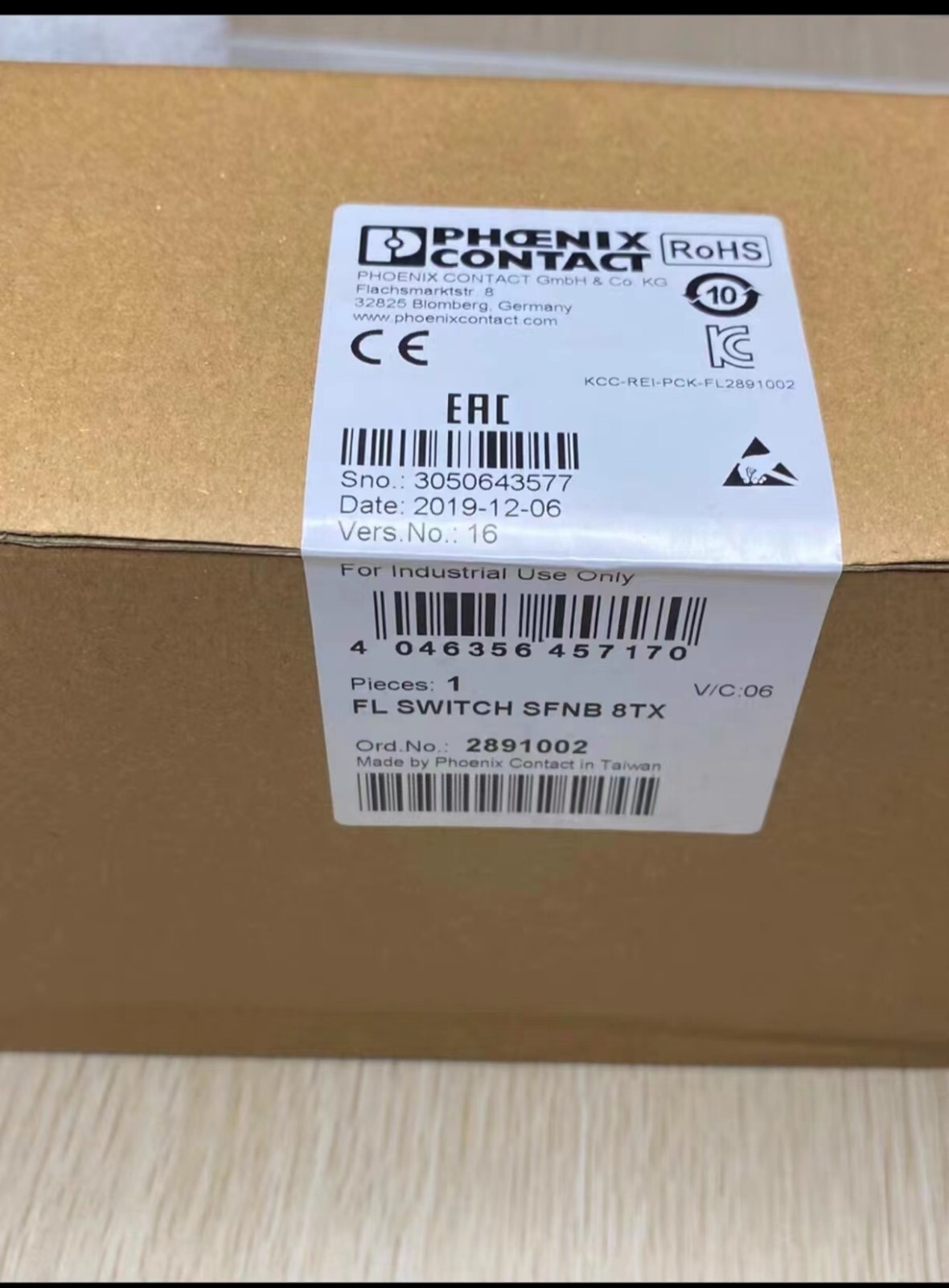 1 pcs PHOENIX FL SWITCH SFNB 8TX 2891002 ALL NEW IN BOX