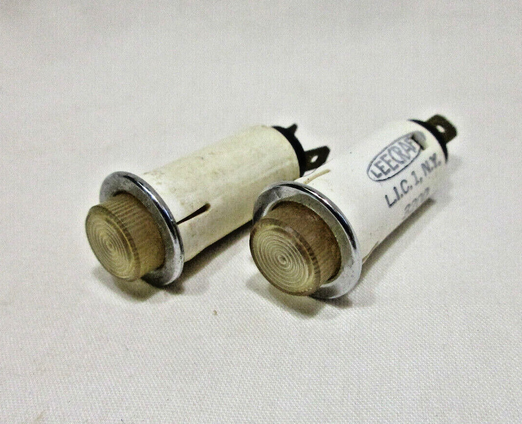 (2) LEECRAFT Series 32 “Snaplites” 14V, Flat Cylinder Lens, Red or White