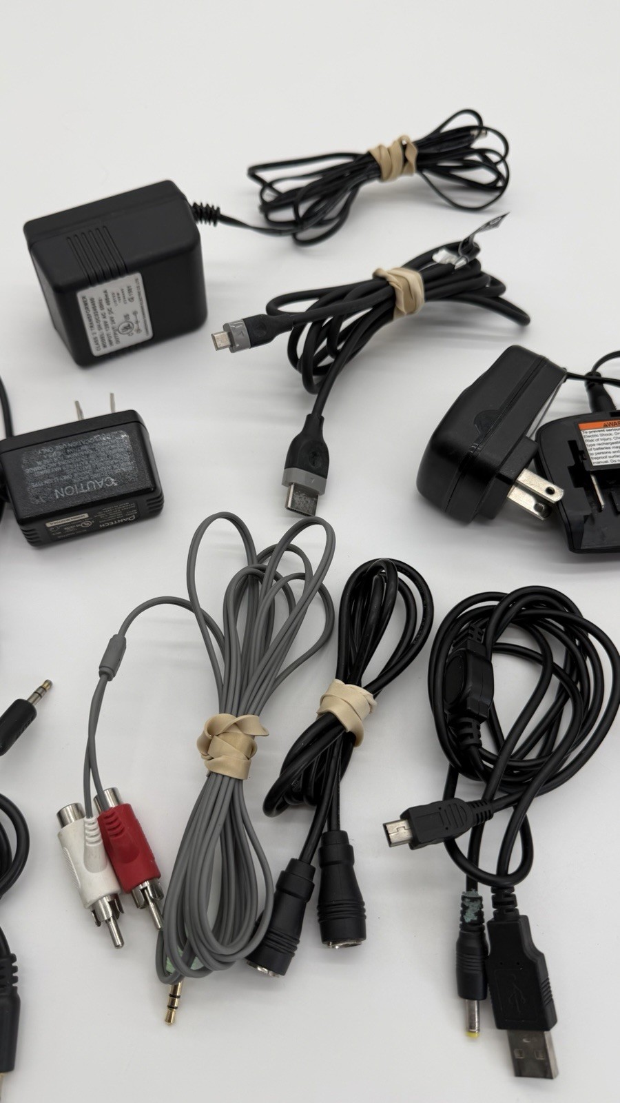 Mixed Lot of Electronics Cables, Chargers, and Power Adapters – Assorted Types