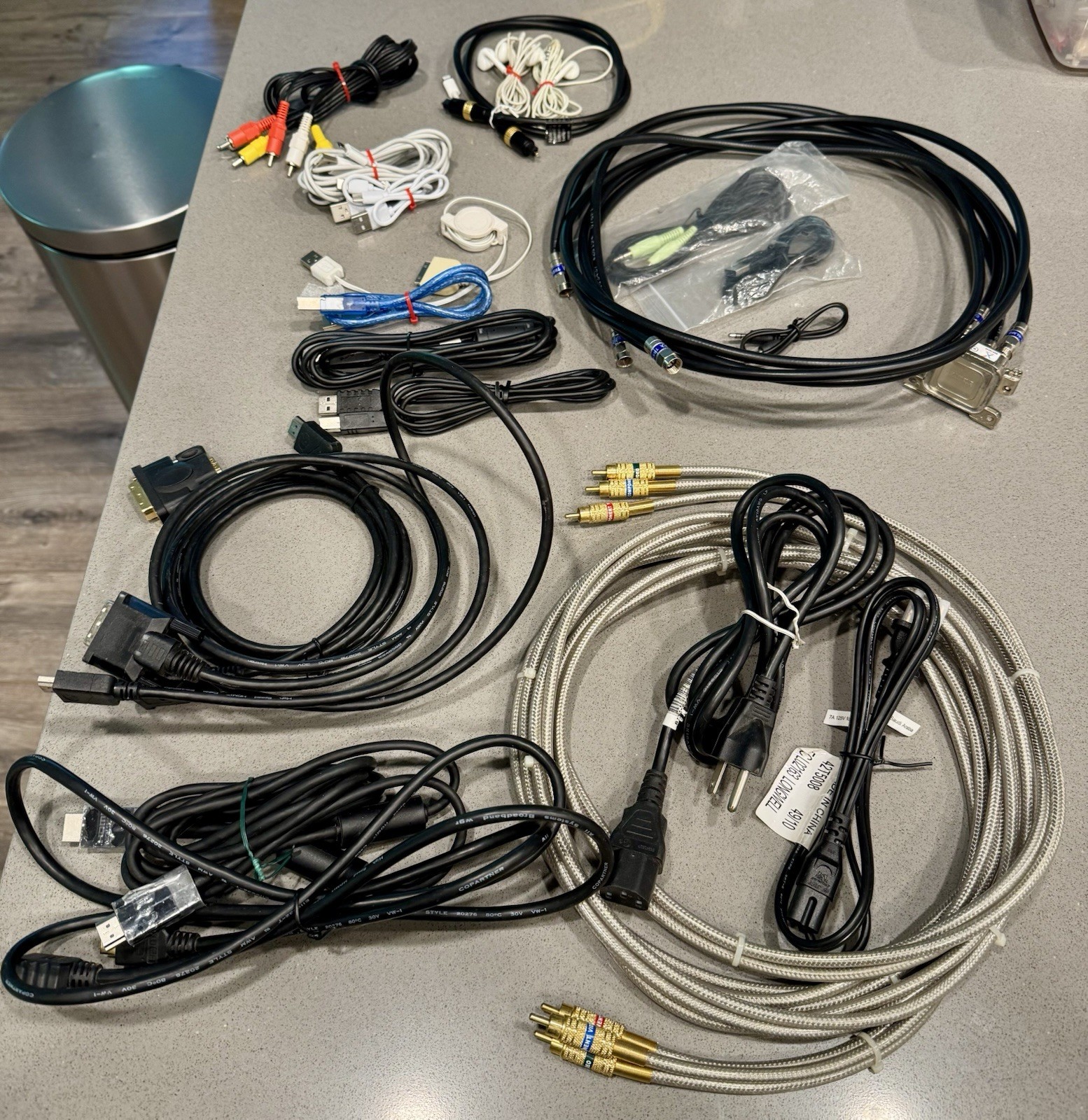 Mixed Lot AV & Computer Cables/Adapters HDMI USB Micro-USB Lightning RCA