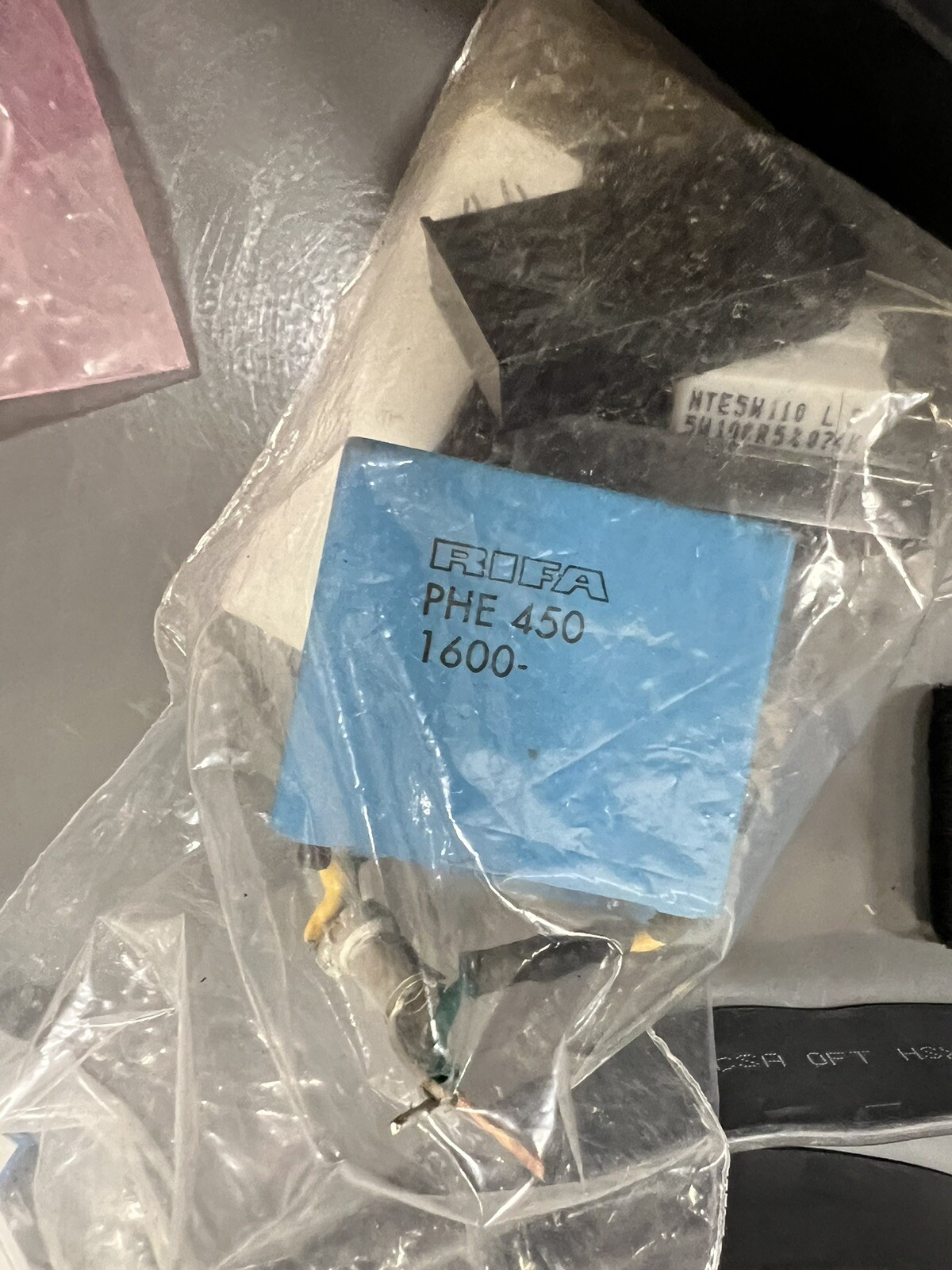 Lot of 935C4W3K capcaitors and resistor