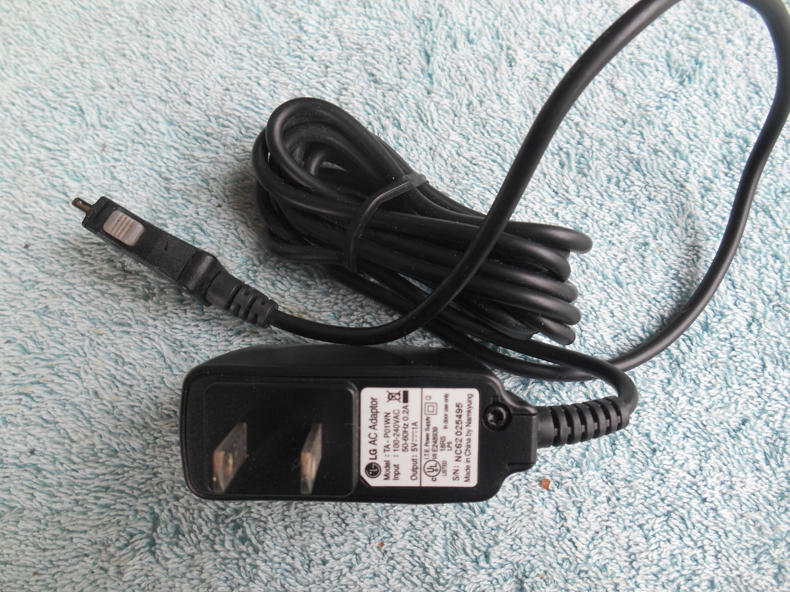 WHOLESALE LOT OF 12 ASSORTED AC TRAVEL WALL CHARGERS