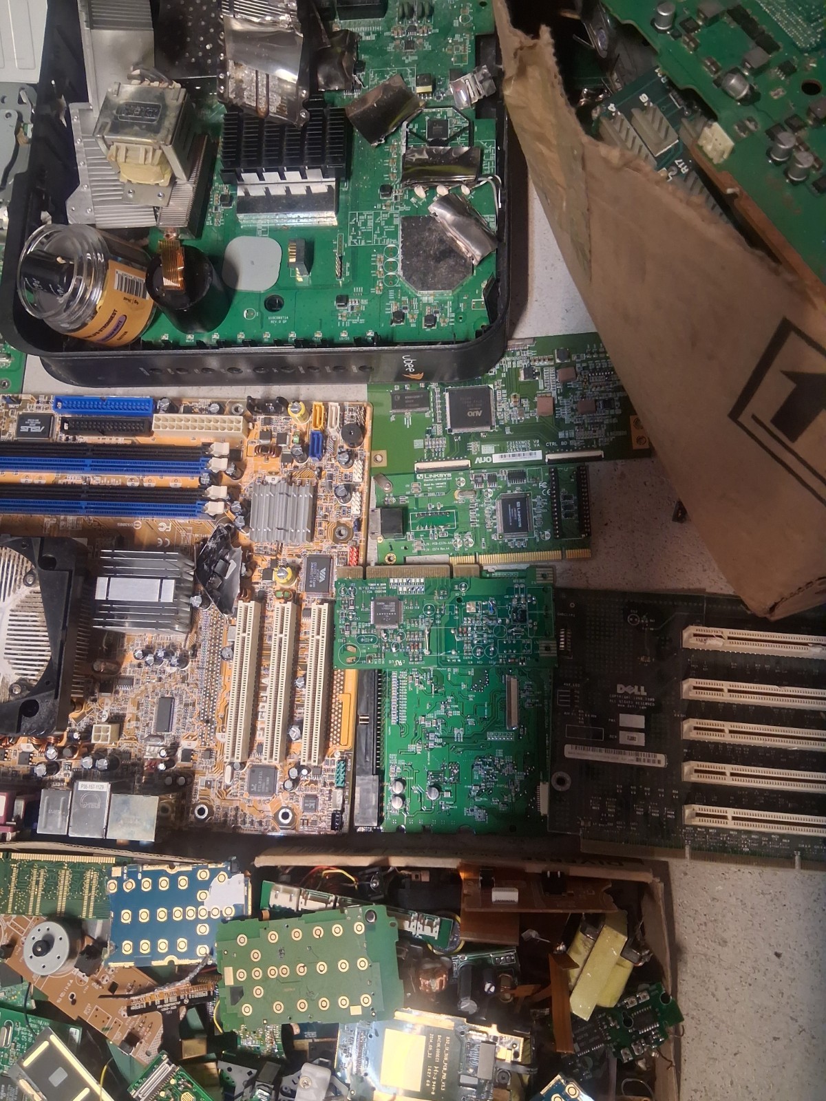 30lb+ Vintage Motherboards, Hard Drives, Miscellaneous Elect, For Gold Recovery