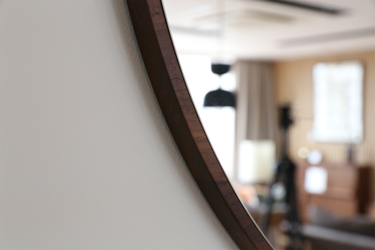 PLAIN Round Mirror Ø79cm Walnut – Discontinued 20% Off