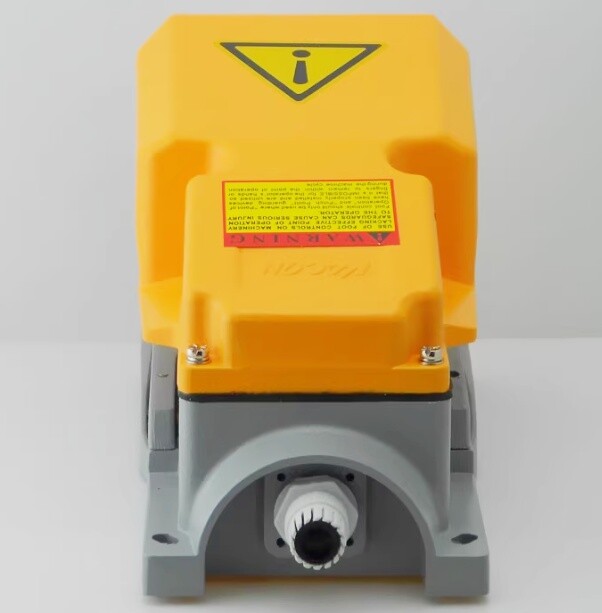 1Pcs New Foot switch HRF-HD3NX 220V 16A with 2 meter line