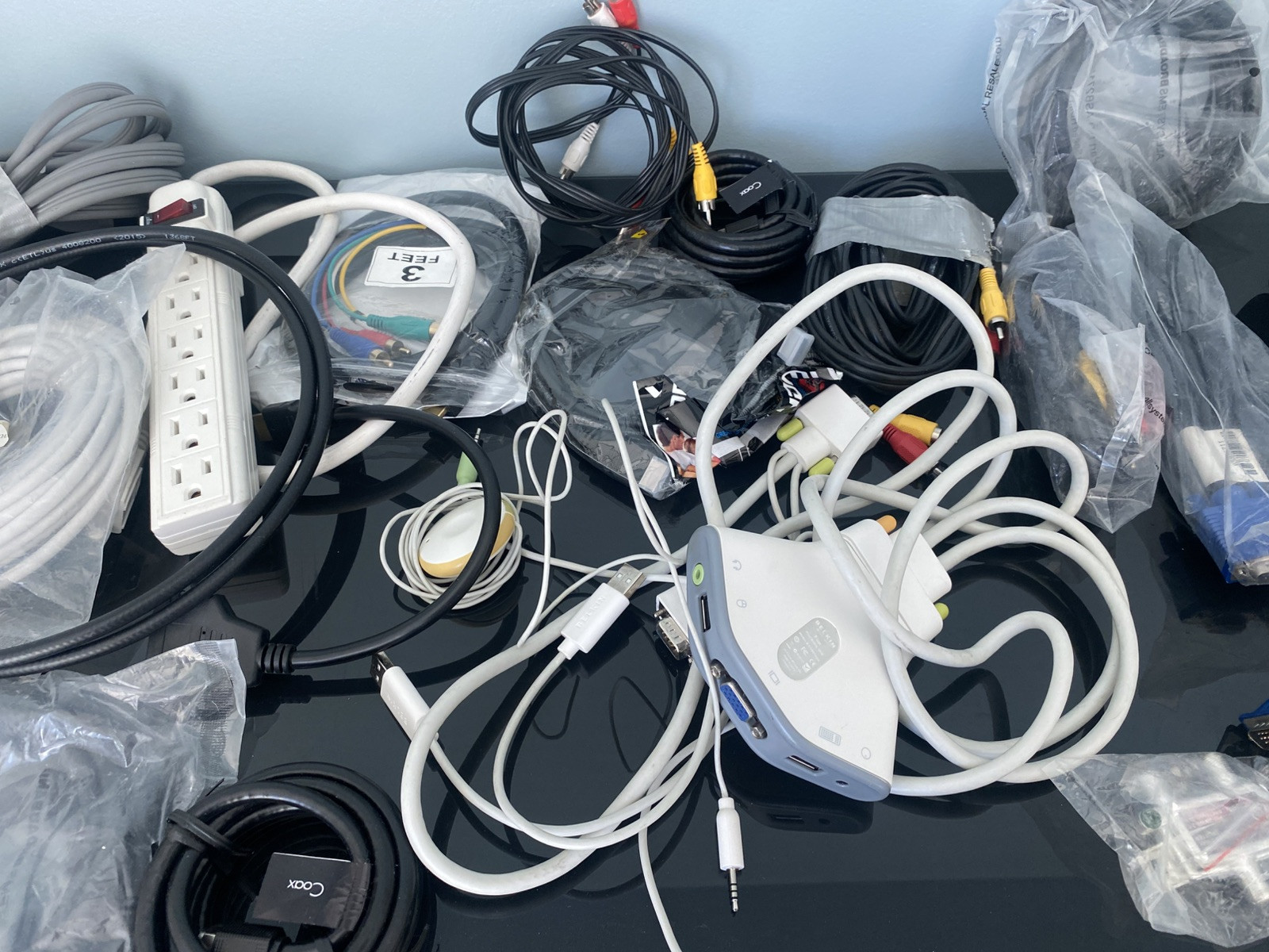 LOT of VIDEO/AUDIO/COMPUTER ETHERNET CABLES UsedBelkin- Miscellaneous-Usd Router