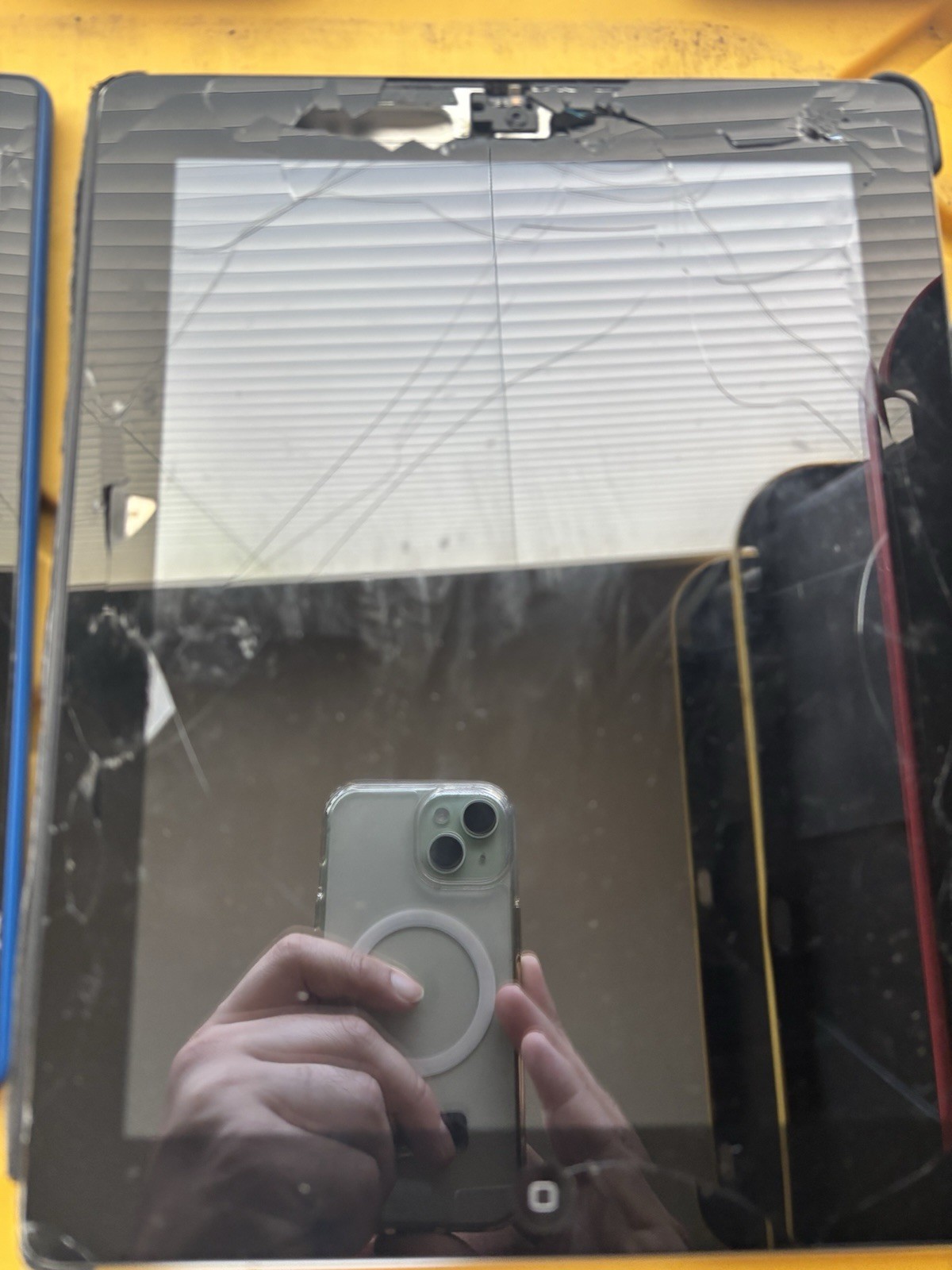 Apple and random electronics For Parts Lot (READ DESCRIPTION)