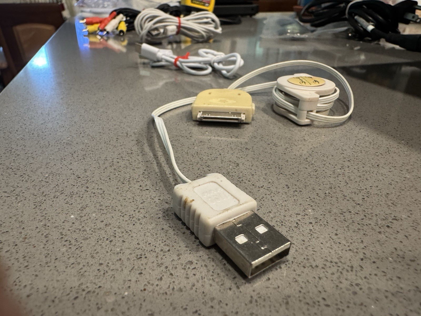 Mixed Lot AV & Computer Cables/Adapters HDMI USB Micro-USB Lightning RCA