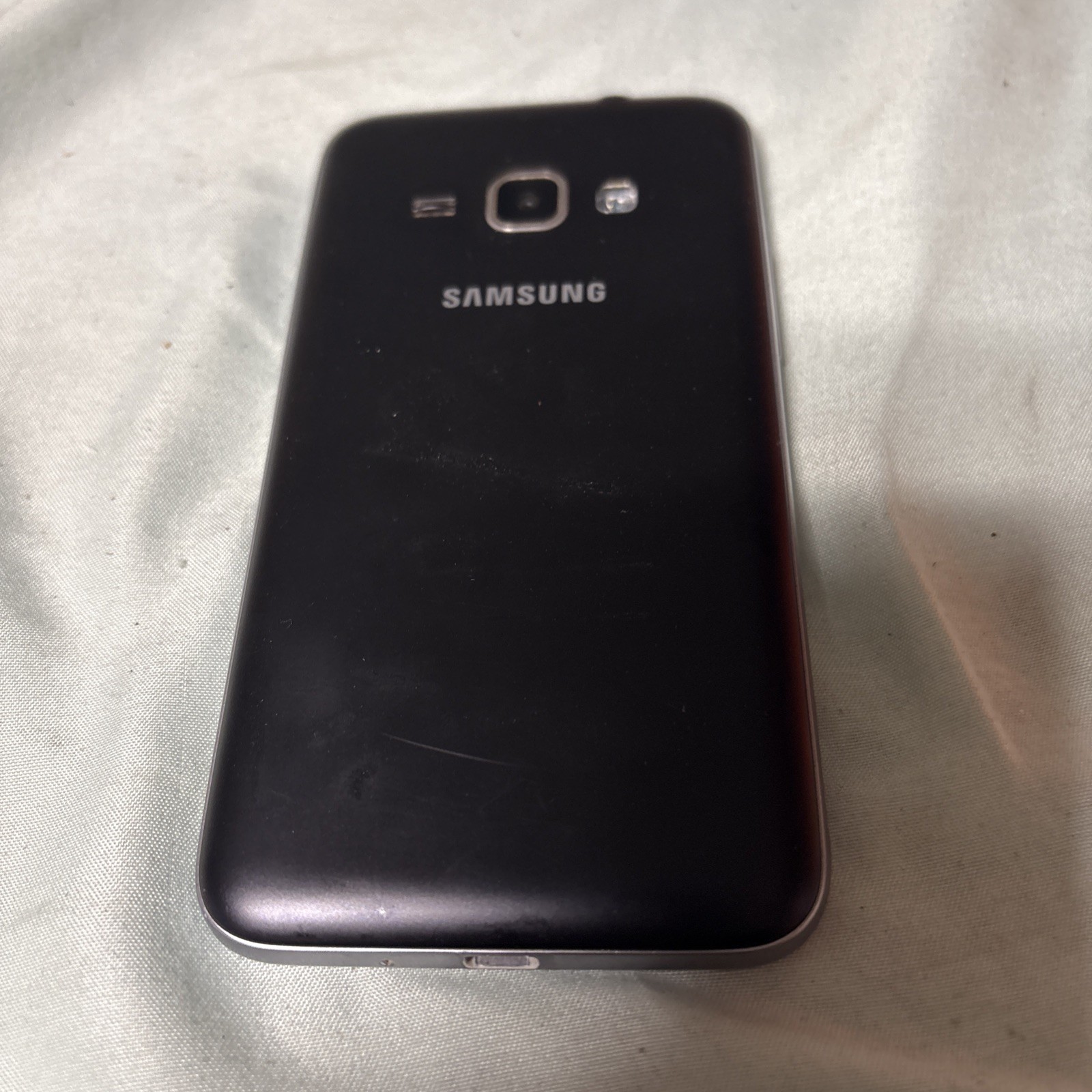 Electronics lot FOR PARTS cell phone flip phone Samsung Apple Ipod Iphone LG