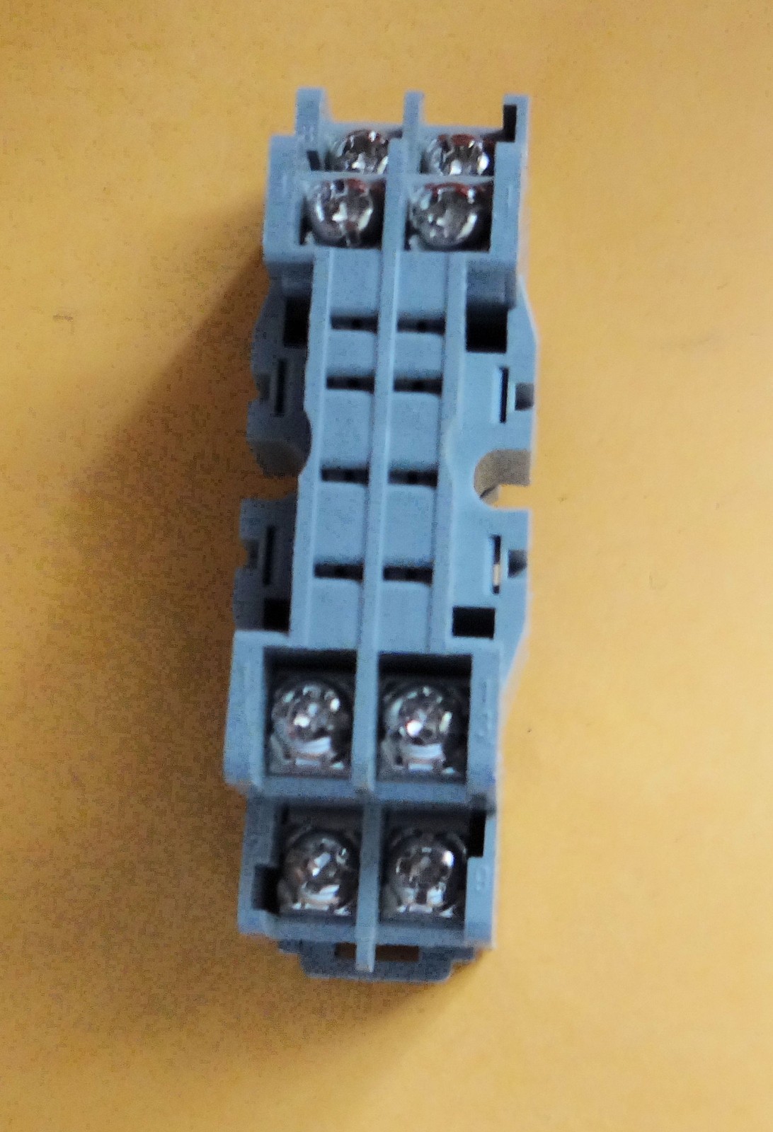 IDEC SY2S-05 7A 300V 8 Pin Relay Socket