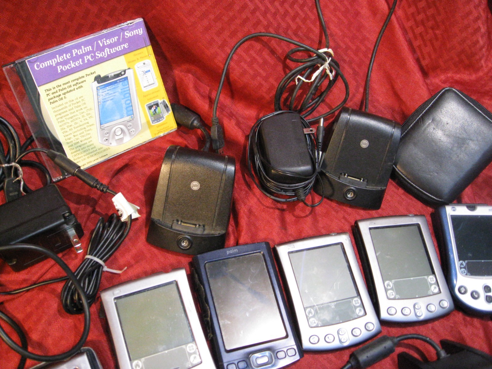 Big Lot of 8 Palm Pilots 4 Charging docks, AS IS For Parts