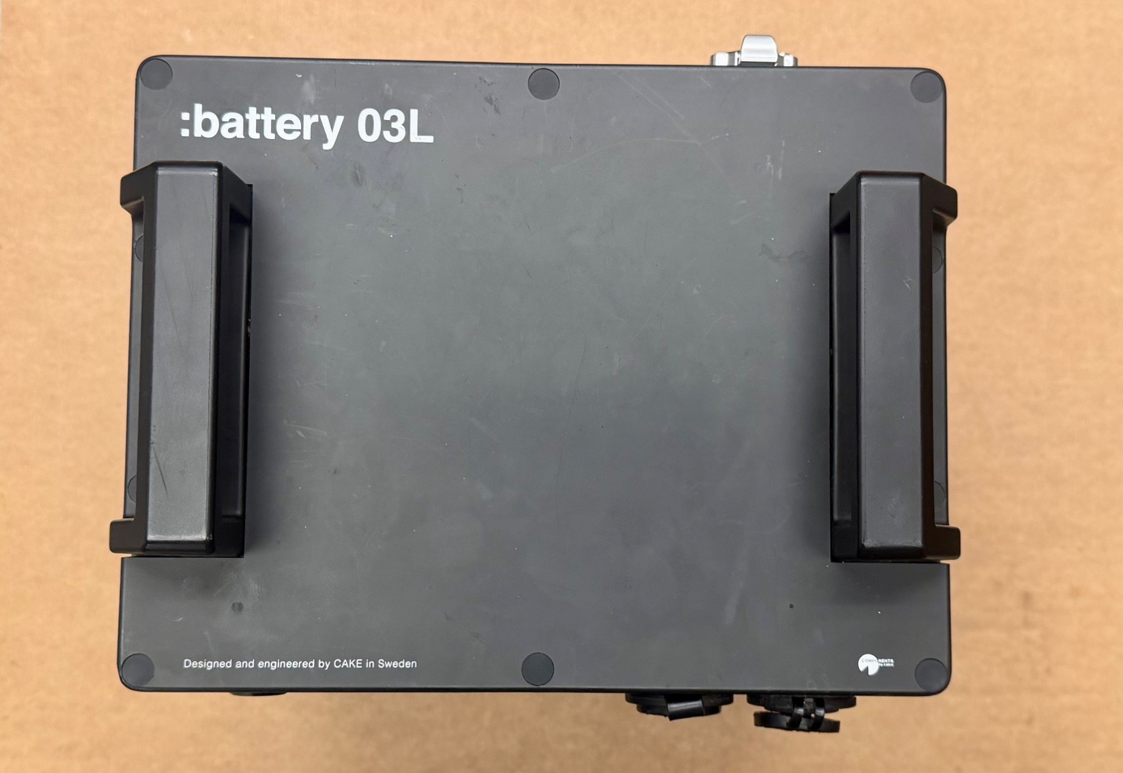 CAKE Osa power pack doubles as charging workstation lithium 5V 12v outlet