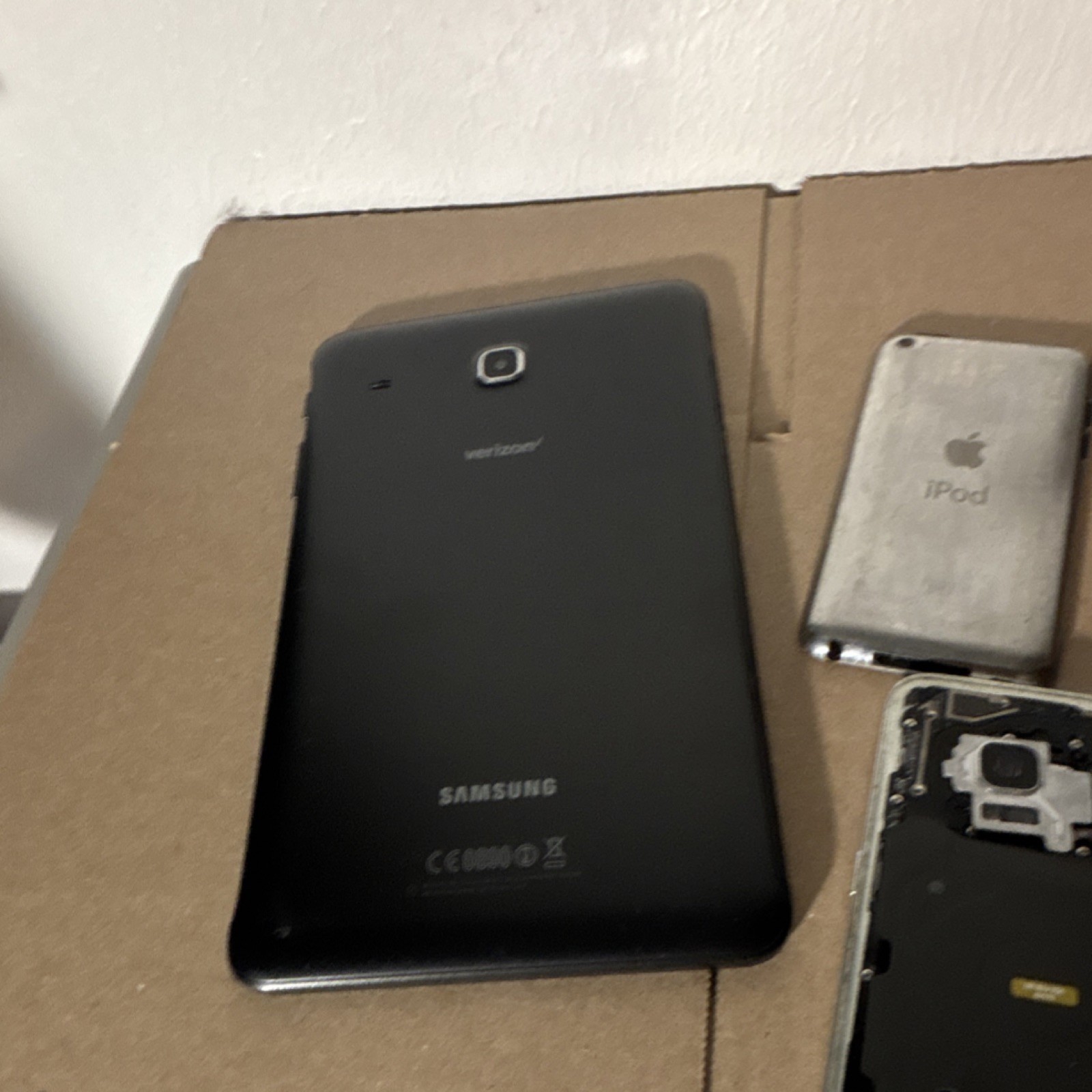 Samsung Galaxy S8, Apple iPod, Barnes & Noble Nook Mixed Lot Electronics