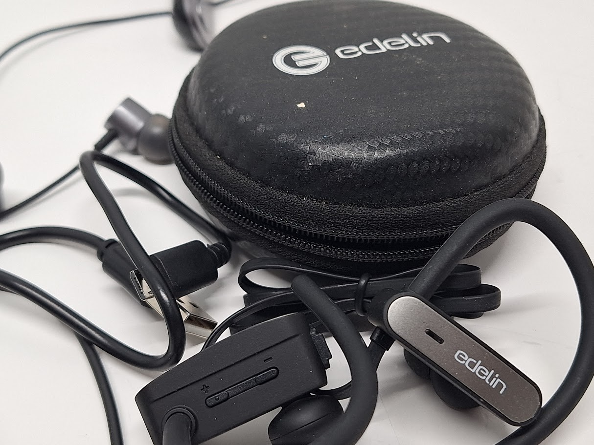 Mixed Lot of Electronics: Headphones, Speakers Working