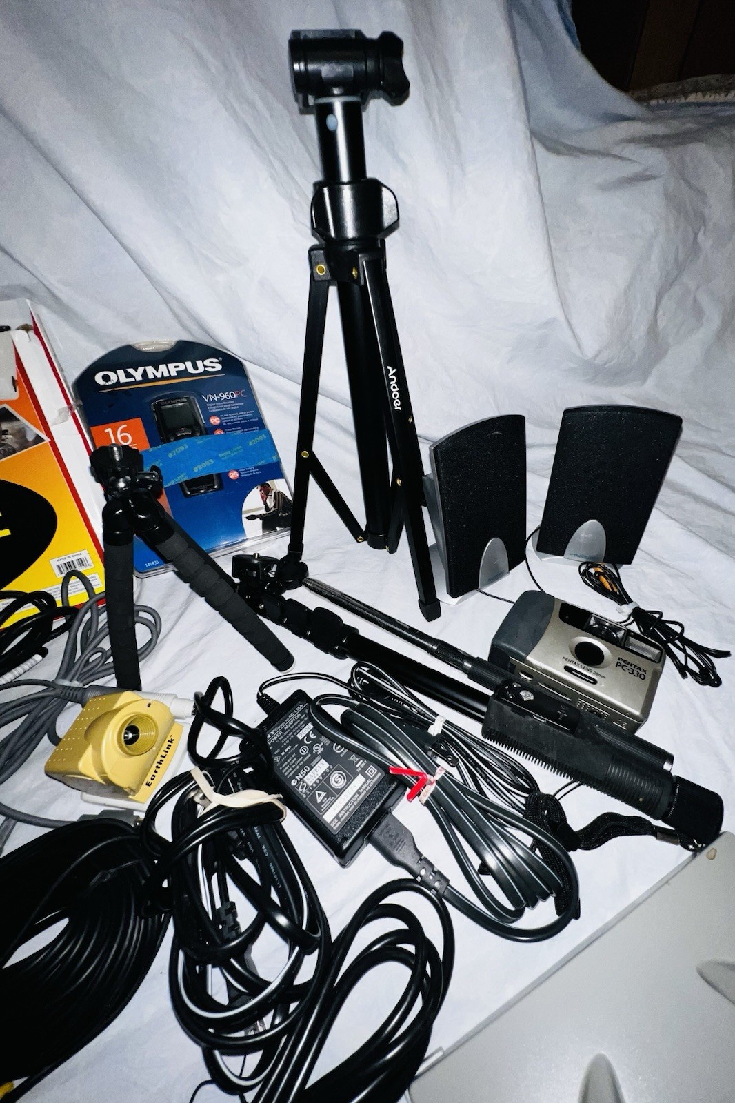 LOT OF ASSOCIATED ￼ELECTRONICS, KEYBOARDS, MOUSE, SPEAKERS, LAMINATER, CAMERAS