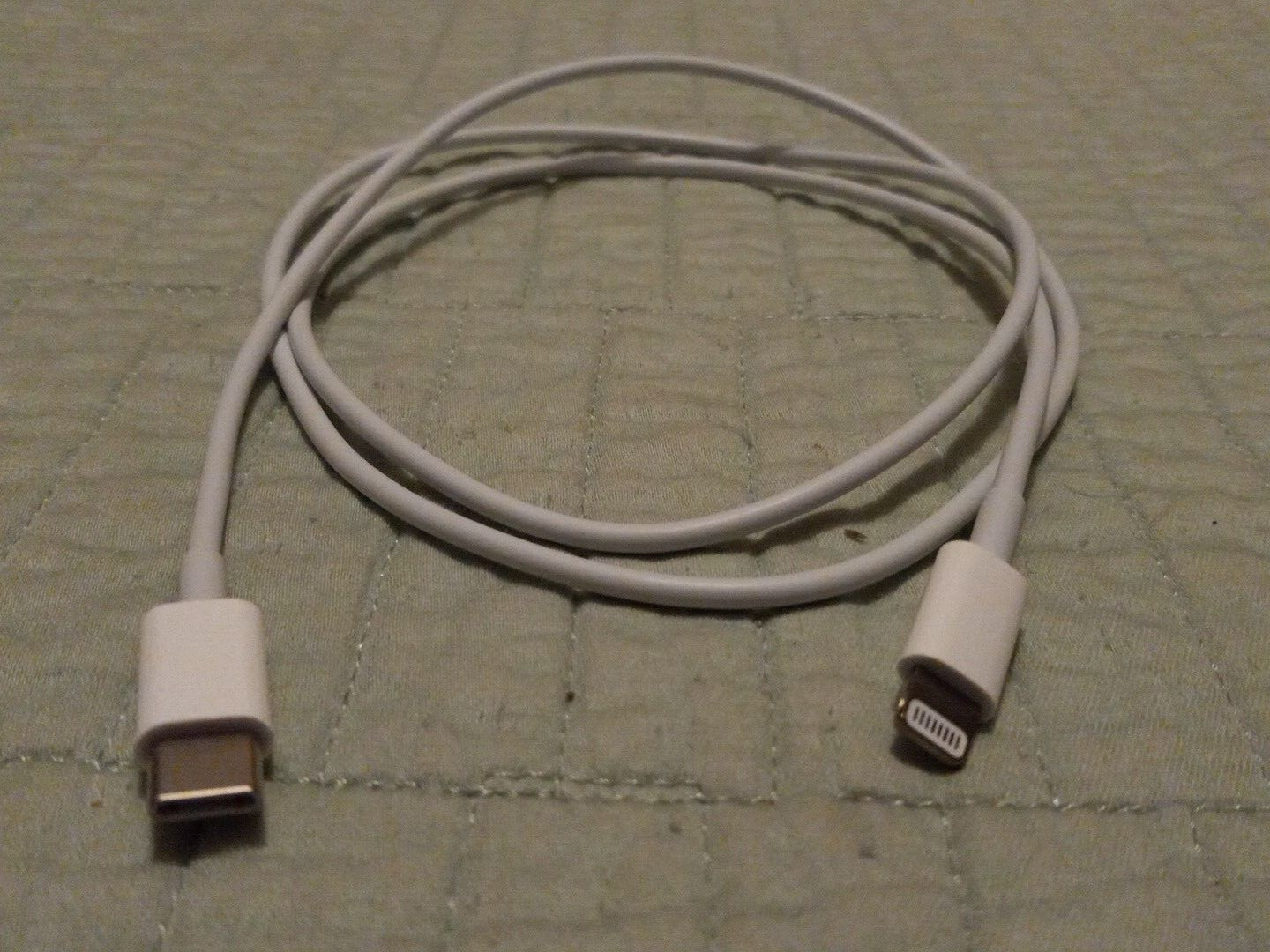 Lot Of 7 Mixed Assorted Apple Product Cords And Connectors USB Lightning Aux etc