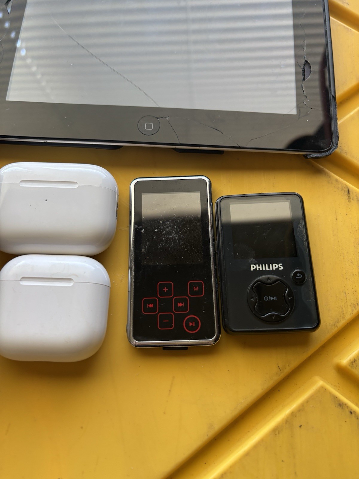 Apple and random electronics For Parts Lot (READ DESCRIPTION)