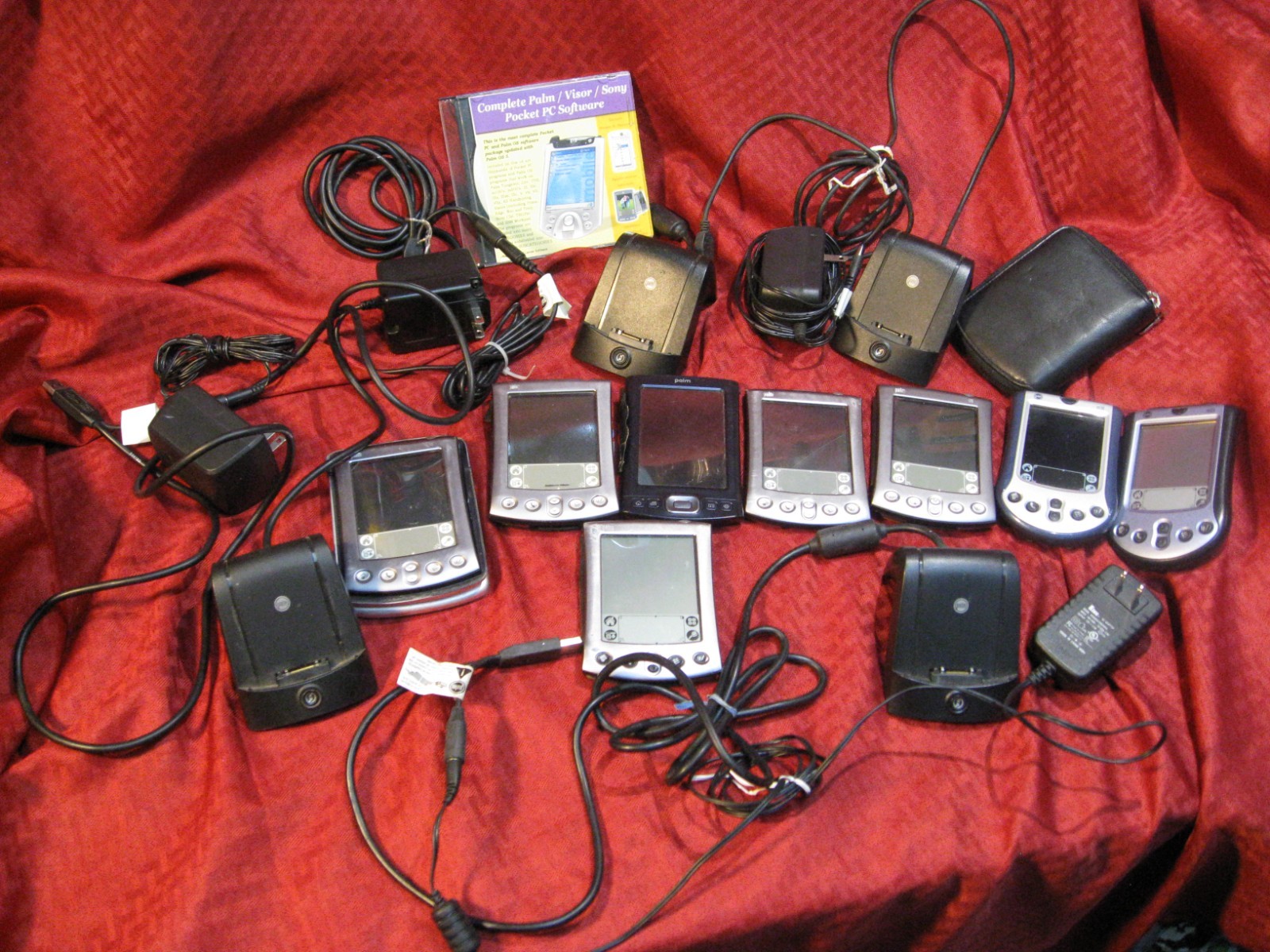 Big Lot of 8 Palm Pilots 4 Charging docks, AS IS For Parts
