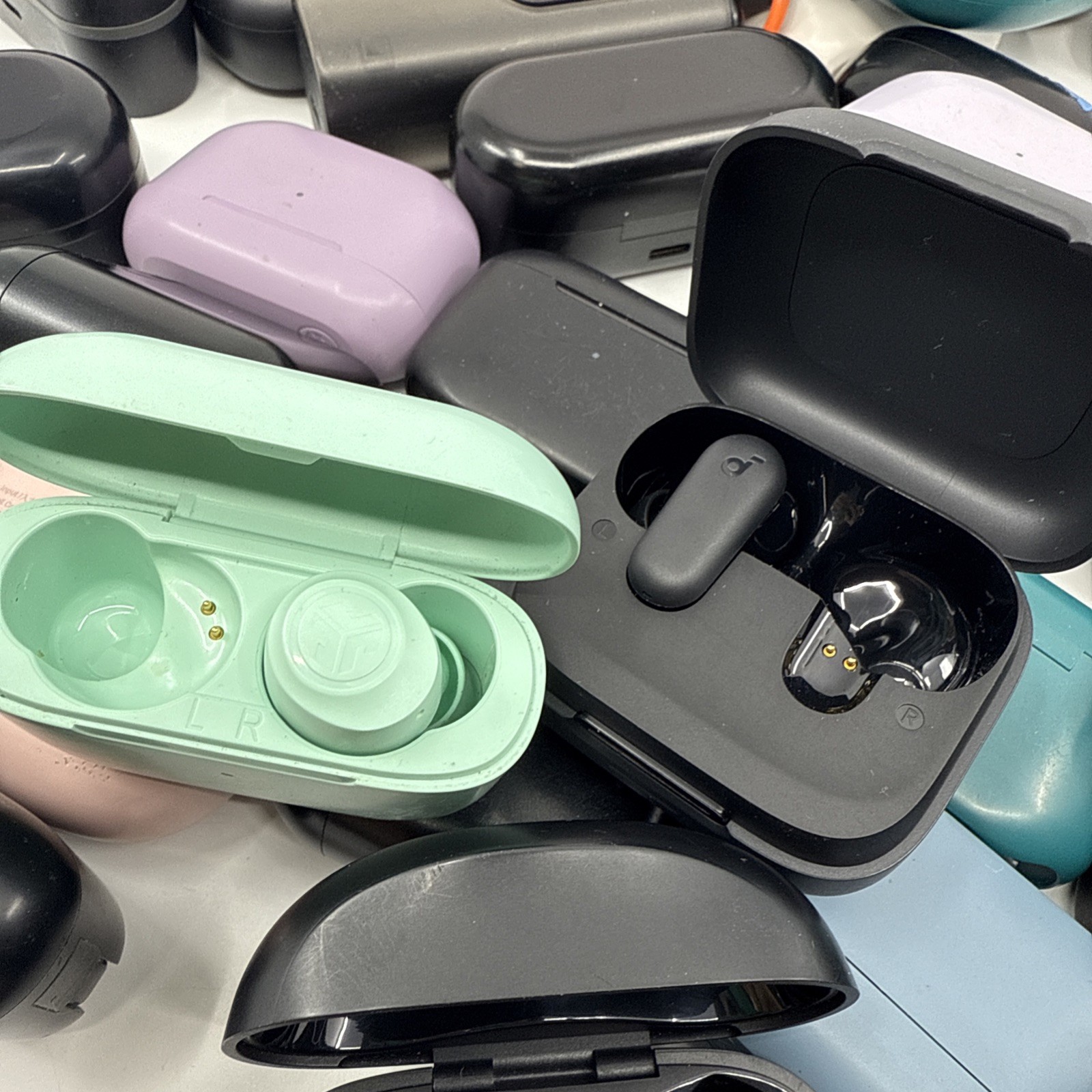 Large Electronics Miscellaneous Lot | – Earbuds Partials Soundcore jlab Tozo Etc