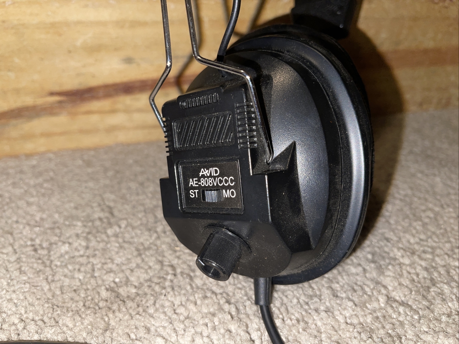 Avid Education AE-808 Switchable Stereo/Mono Headphone with Voume Control, Black