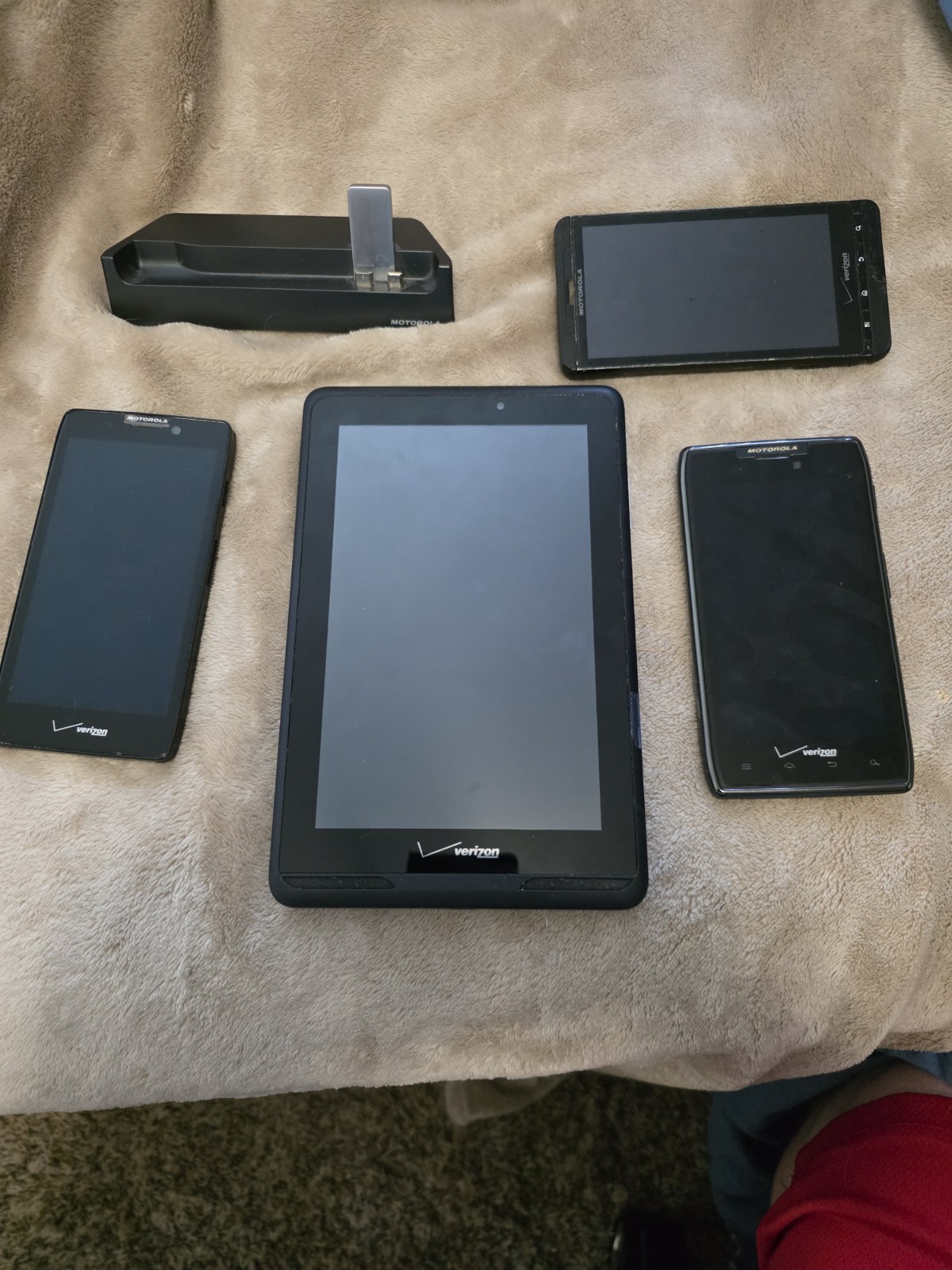 Mixed Lot, 4 devices. Motorola Droid Razr Maxx, Maxx HD, Droid X, Verizon Tablet