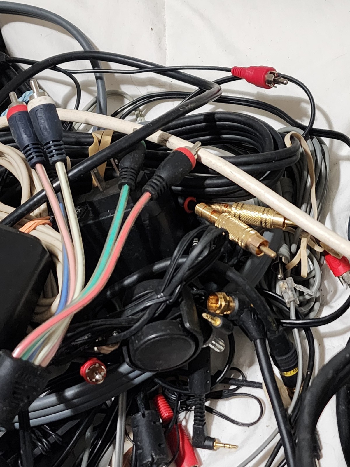 Bulk Lot of Various Electronic Cables, Cords and Parts, Computer TV Camara Ster