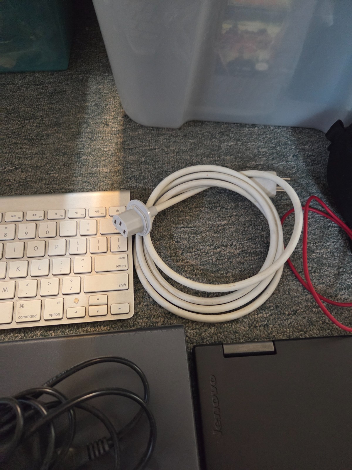 Toshiba Satellite – Lenovo ThinkPad – IPhone – Apple EarBud – Huge Mix DONT MIS