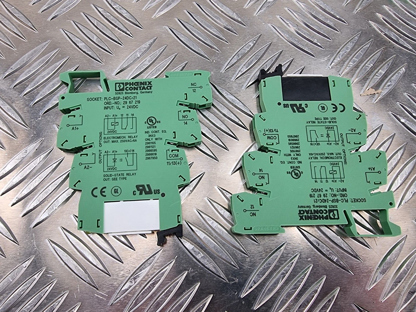 22x Phoenix Contact PLC-BSP-24DC21, with Relay