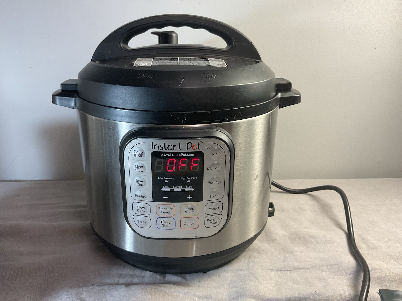 Instant Pot IP-DUO60 V3 6 Qt Electric Pressure Cooker Stainless Steel 1000W