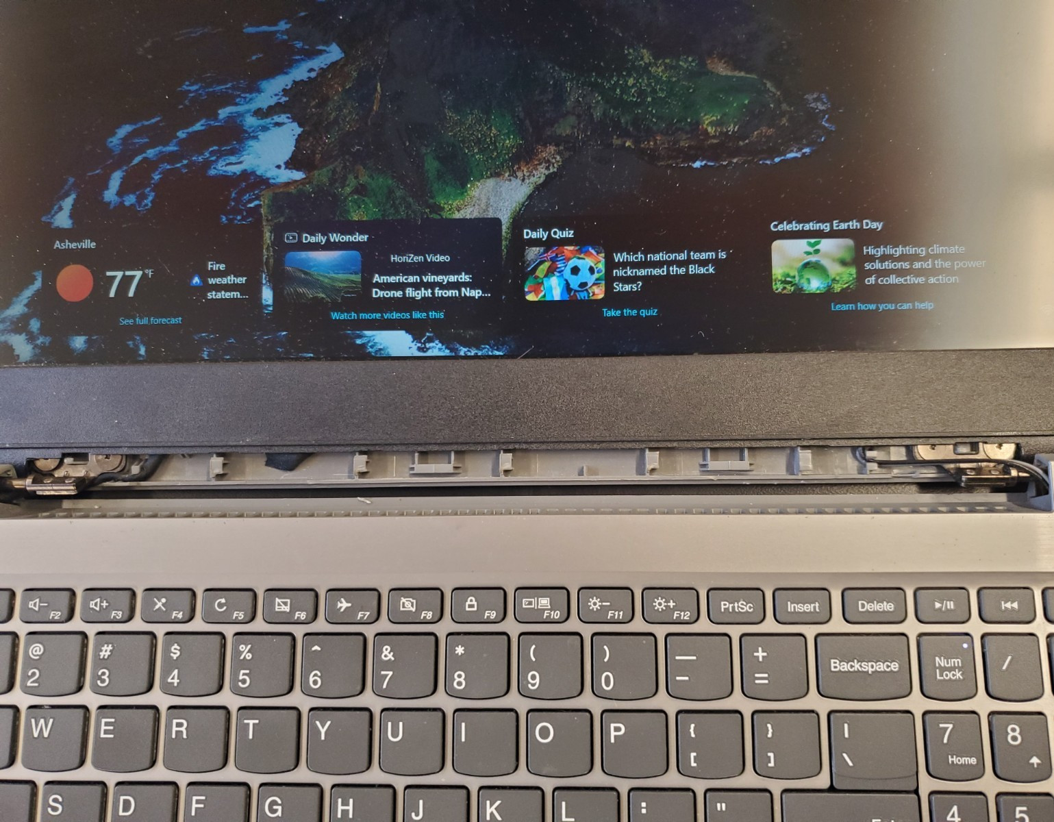 Lenovo IdeaPad S145 – 15API FHD Ryzen 3 2.60 GHz 8GB RAM 240GB SSD w/ charger
