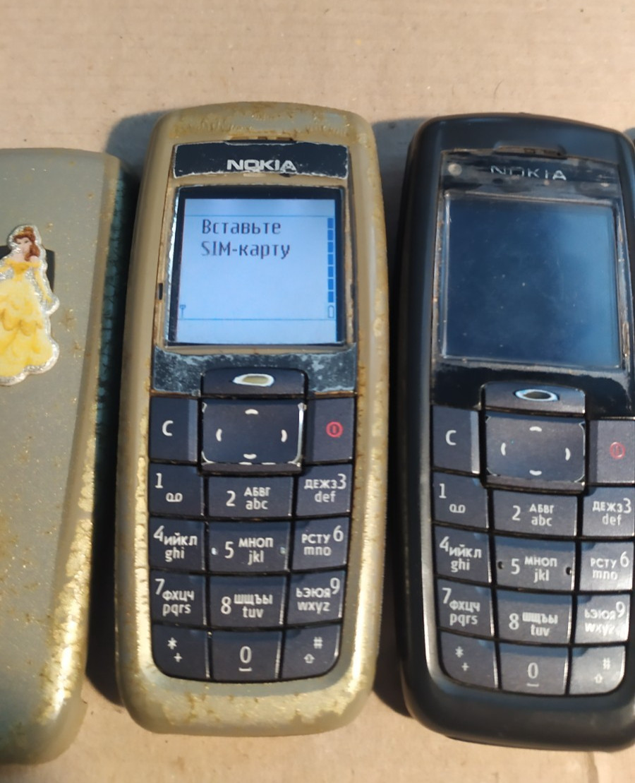 Nokia 2600 (RH-59) – Set of 2 Retro Mobile Phones – Made in Hungary – Working