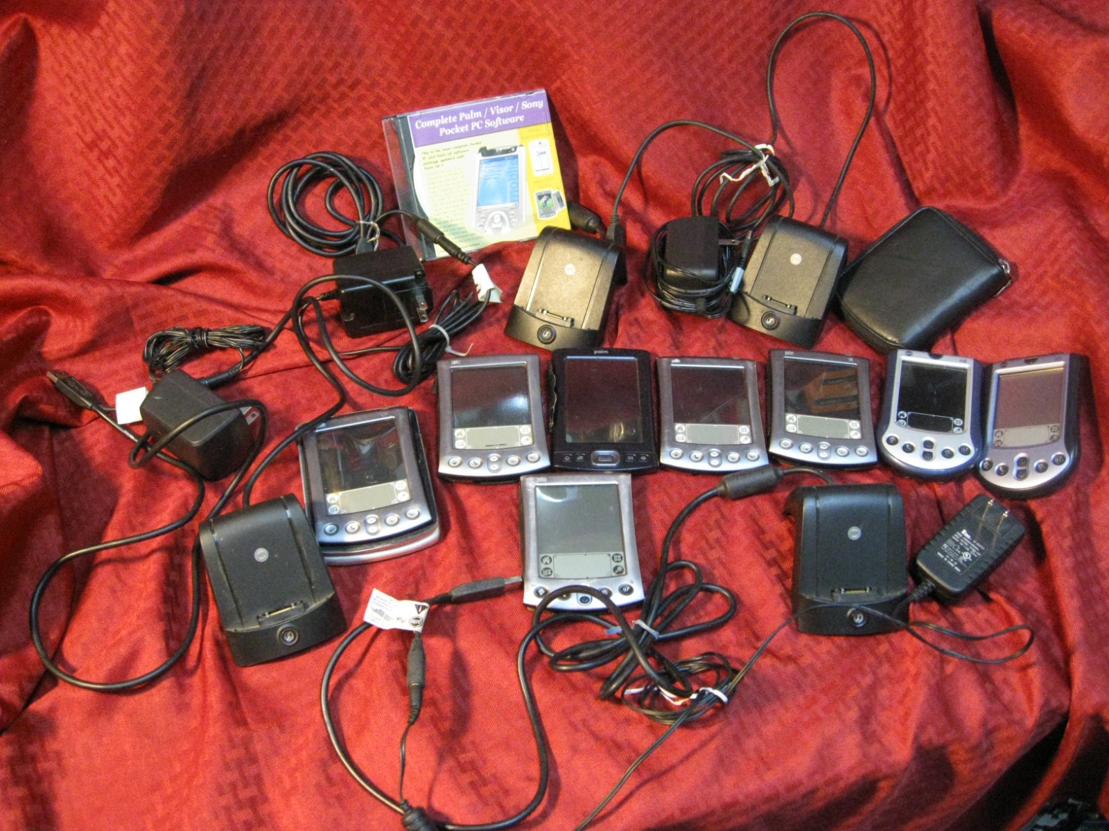 Big Lot of 8 Palm Pilots 4 Charging docks, AS IS For Parts