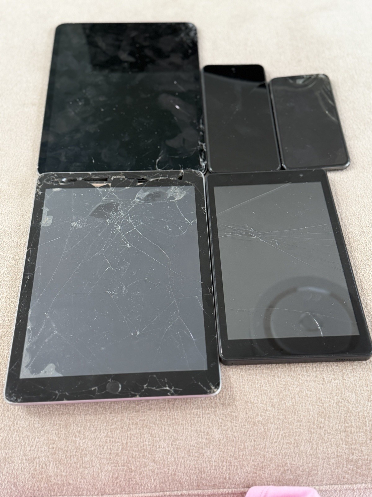 Apple iPad Pro & Smartphones Mixed Lot (Apple/Motorola/Maxsip) As-Is