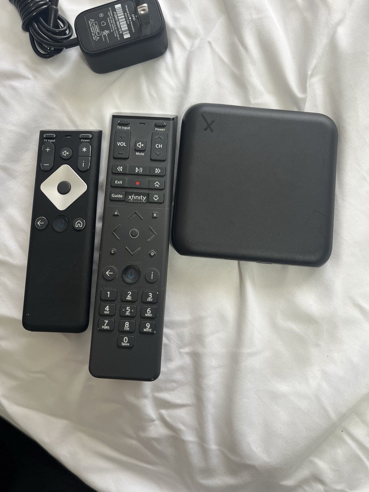Cellphones and electronics lot