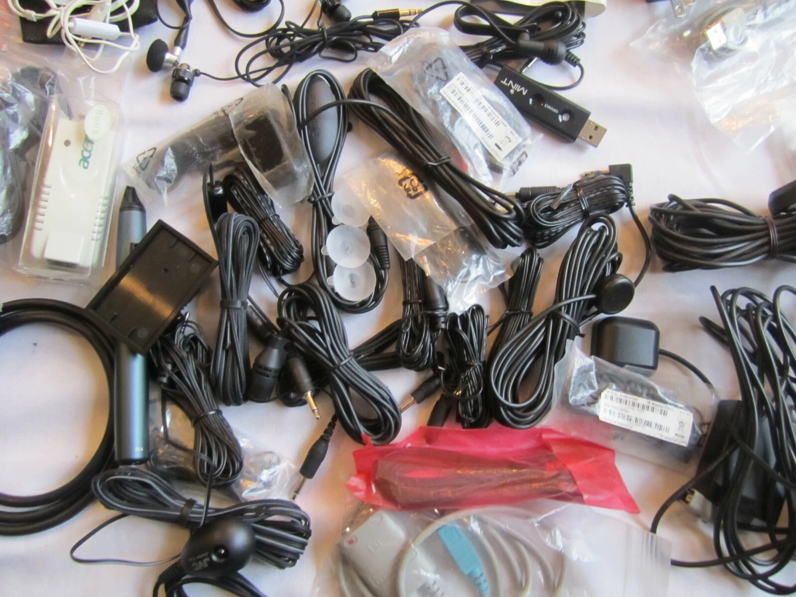 Mixed Lot of Electronics, remotes, battery chargers etc. L