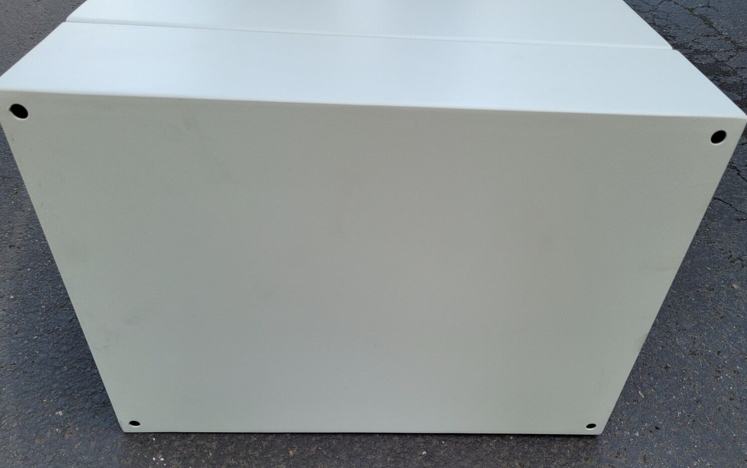 New Hoffman Data Multimedia Cabinet PTHS162415G4 Double Hinge 8U NEMA Solid Door