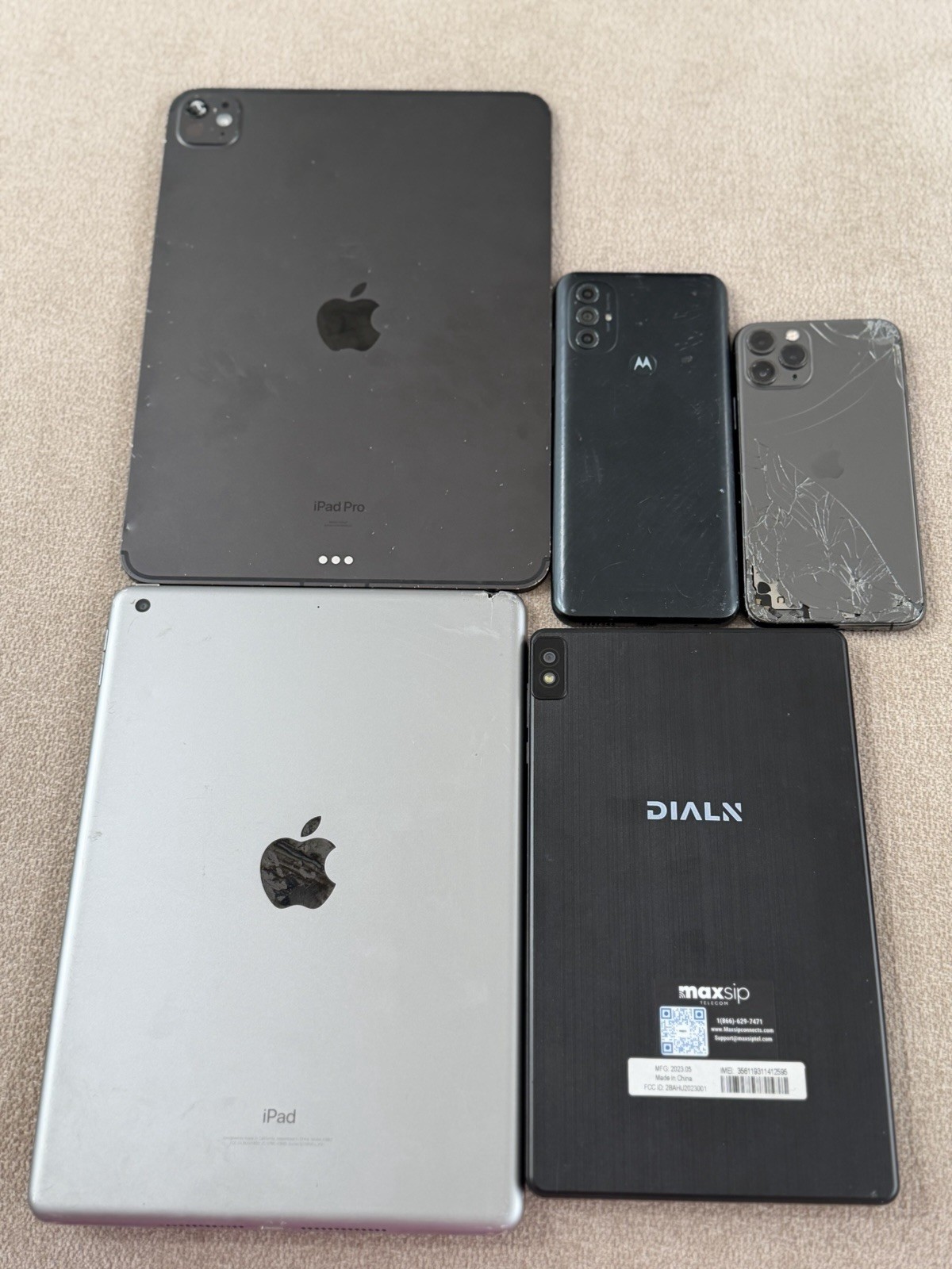 Apple iPad Pro & Smartphones Mixed Lot (Apple/Motorola/Maxsip) As-Is