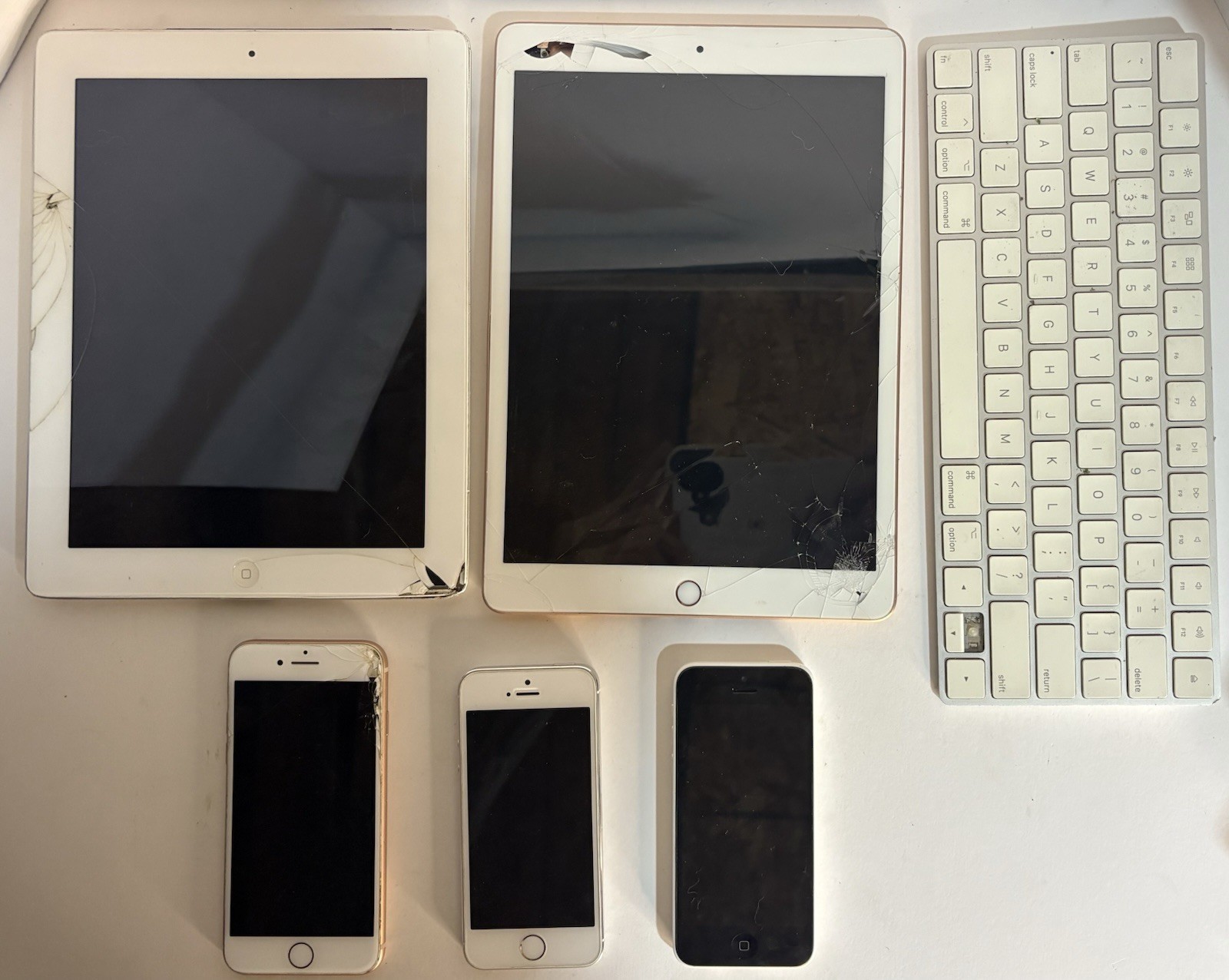 Lot Of 6 Apple Devices – iPhones & iPads/ keyboard (Untested/Parts Only)