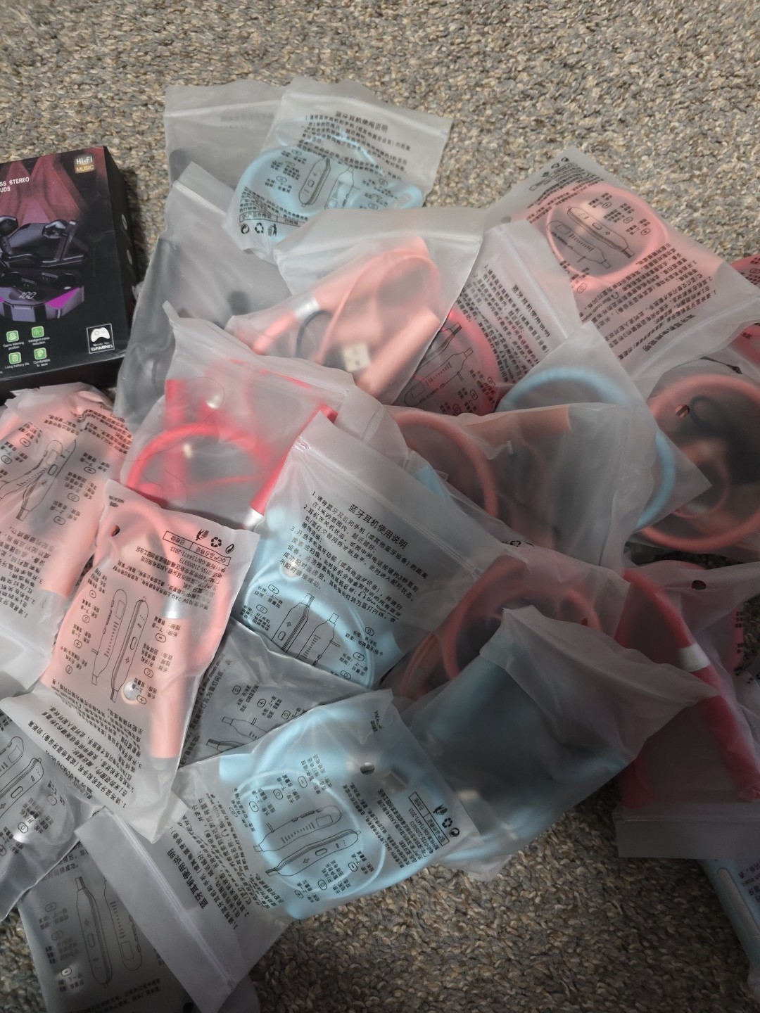 Reseller Lot Of 36 Headphones Wholesale